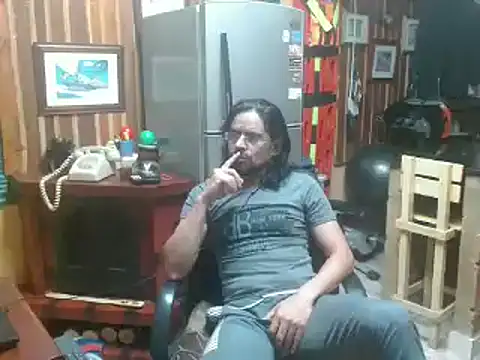 Snapshot of Dr_Pocholate84 chatting on 01/15/25, 05:19 Dr Pocholate84 online show from 01/15/25, 05:19