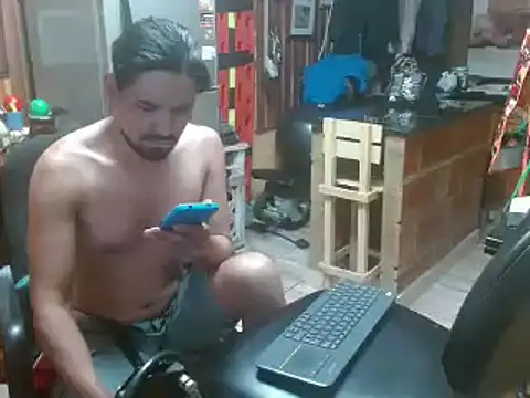 Snapshot of Dr_Pocholate84 chatting on 01/16/25, 03:34 Dr Pocholate84 online show from 01/16/25, 03:34