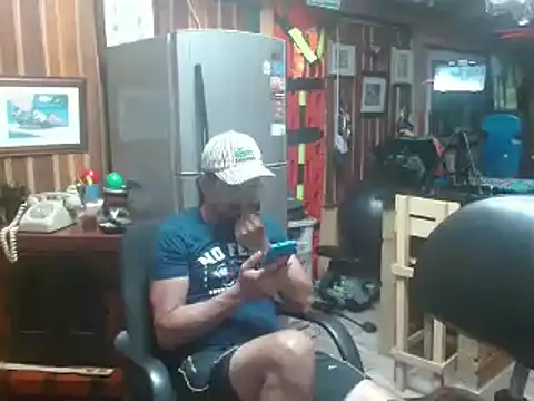 Snapshot of Dr_Pocholate84 chatting on 01/17/25, 01:15 Dr Pocholate84 online show from 01/17/25, 01:15