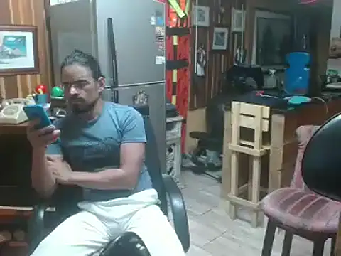 Snapshot of Dr_Pocholate84 chatting on 01/18/25, 01:30 Dr Pocholate84 online show from 01/18/25, 01:30