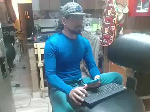 Snapshot of Dr_Pocholate84 chatting on 01/21/25, 05:51 Dr Pocholate84 online show from 01/21/25, 05:51