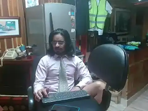 Snapshot of Dr_Pocholate84 chatting on 01/22/25, 04:44 Dr Pocholate84 online show from 01/22/25, 04:44