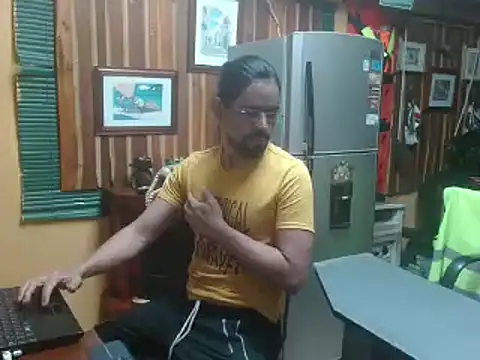 Snapshot of Dr_Pocholate84 chatting on 01/28/25, 05:54 Dr Pocholate84 online show from 01/28/25, 05:54