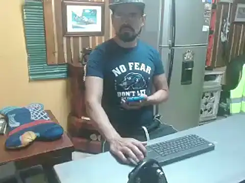 Snapshot of Dr_Pocholate84 chatting on 01/29/25, 05:56 Dr Pocholate84 online show from 01/29/25, 05:56