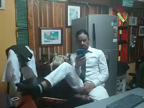 Snapshot of Dr_Pocholate84 chatting on 02/01/25, 05:28 Dr Pocholate84 online show from 02/01/25, 05:28