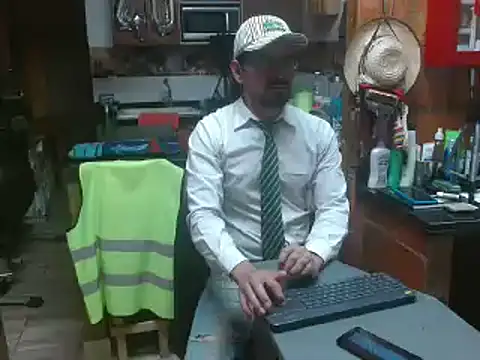 Snapshot of Dr_Pocholate84 chatting on 02/02/25, 03:54 Dr Pocholate84 online show from 02/02/25, 03:54