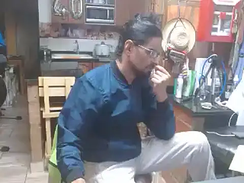 Snapshot of Dr_Pocholate84 chatting on 02/25/25, 03:31 Dr Pocholate84 online show from 02/25/25, 03:31