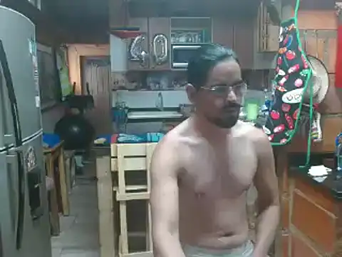 Snapshot of Dr_Pocholate84 chatting on 03/11/25, 04:18 Dr Pocholate84 online show from 03/11/25, 04:18