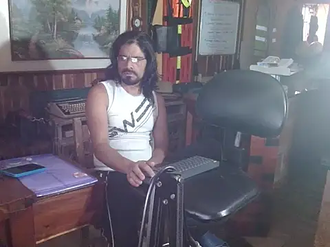 Snapshot of Dr_Pocholate84 chatting on 03/18/26, 08:45 Dr Pocholate84 online show from 03/18/26, 08:45