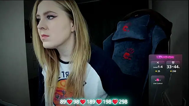 Olivia Munk online show from 11/19/25, 04:23