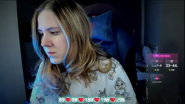 Olivia Munk online show from 11/28/25, 04:04