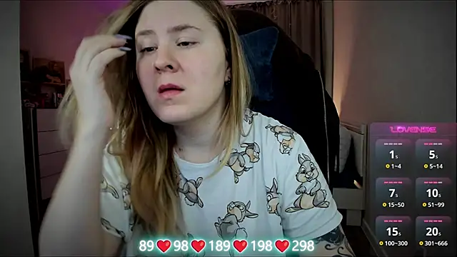 Olivia Munk online show from 12/17/25, 03:56