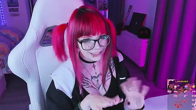 Snapshot of Yumi_Youkai chatting on 11/16/25, 08:25 Yumi Youkai online show from 11/16/25, 08:25