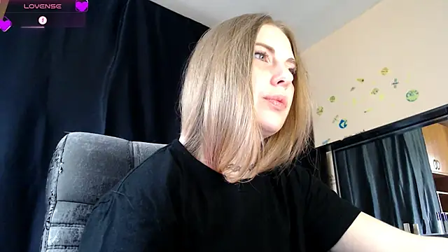 Snapshot of Aqualen chatting on 04/27/26, 11:41 Aqualen online show from 04/27/26, 11:41