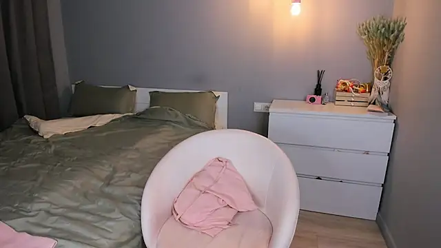 missliiaa online show from 10/23/25, 03:11