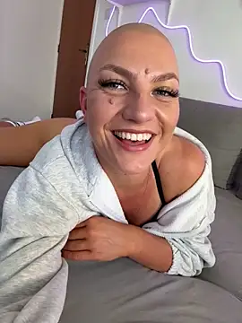 PaulinaSchubert1 online show from 04/01/26, 01:41