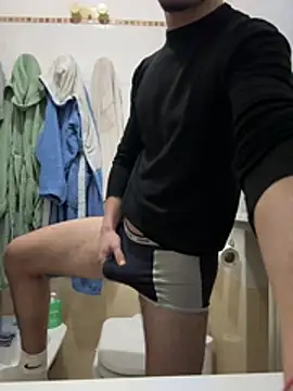 Snapshot of giovanni5281 chatting on 02/12/26, 04:02 giovanni5281 online show from 02/12/26, 04:02