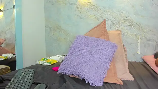 jones maddy  online show from 02/25/25, 12:03