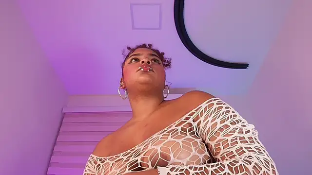 jones maddy  online show from 11/28/25, 12:08