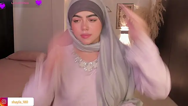 shayla 18 online show from 11/18/25, 08:13