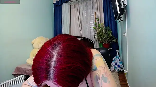 Snapshot of NikaLee chatting on 12/24/24, 08:33 NikaLee online show from 12/24/24, 08:33