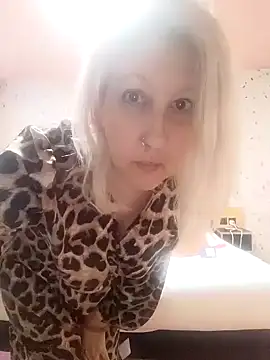 MaggieMoonxxx online show from 02/08/25, 10:18