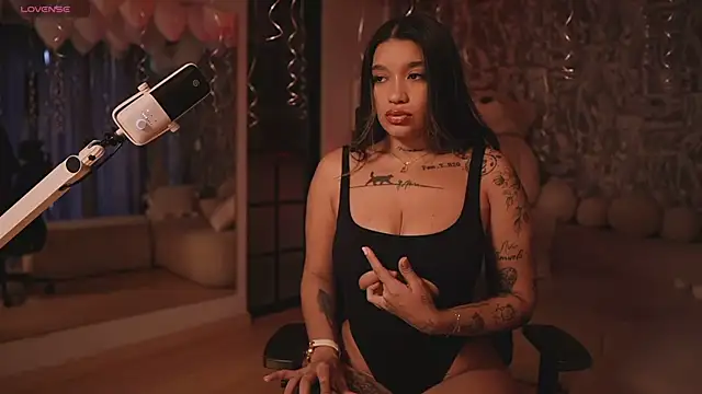 HannahW  online show from 10/24/25, 09:55