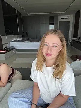 Nura n Sarah online show from 10/09/25, 04:10