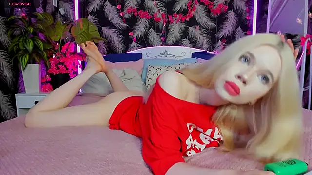 Lollita Lewis online show from 12/19/25, 07:43