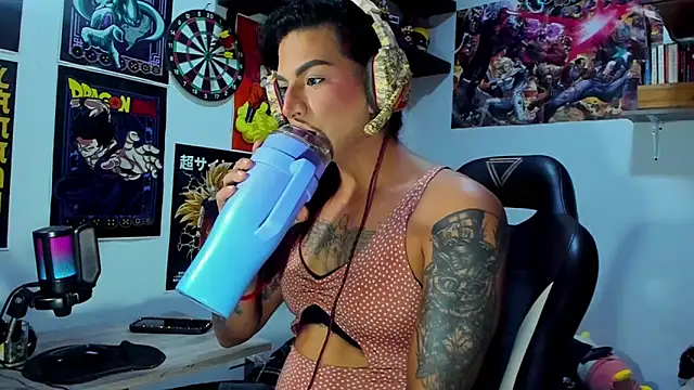 Snapshot of dariell_smokesexx chatting on 07/06/26, 06:54 dariell smokesexx online show from 07/06/26, 06:54