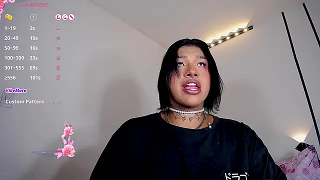 Snapshot of IsabellBigtitsxx chatting on 06/11/26, 07:34 IsabellBigtitsxx online show from 06/11/26, 07:34