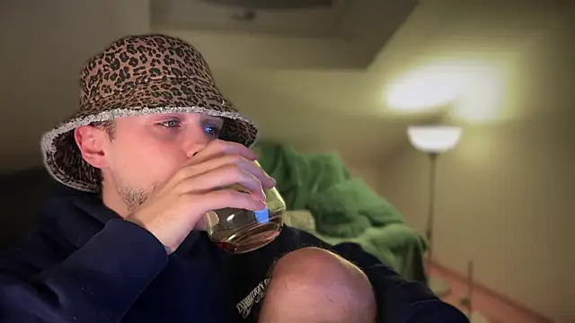 naked psy online show from 03/13/25, 05:50