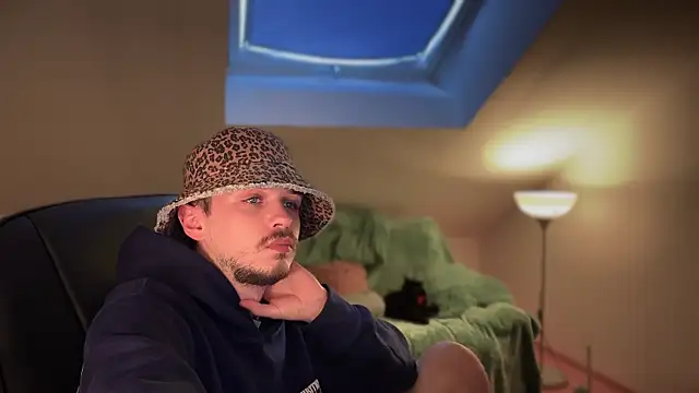 naked psy online show from 03/14/25, 09:03