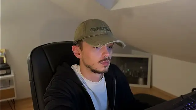 naked psy online show from 10/30/25, 02:13