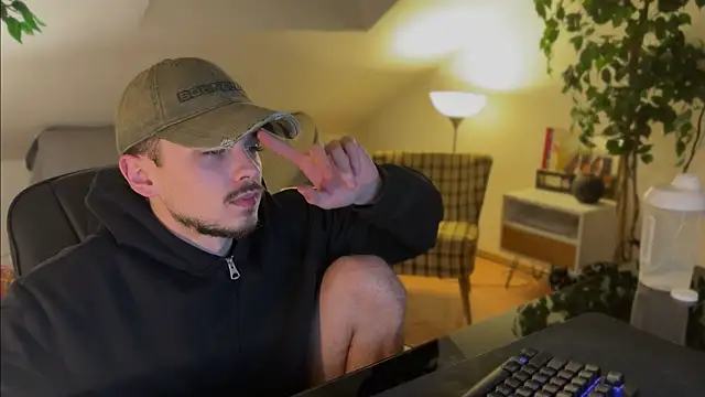 naked psy online show from 12/14/25, 01:11