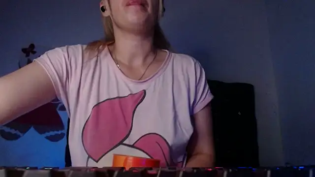 69liamilk69 online show from 01/13/26, 03:45