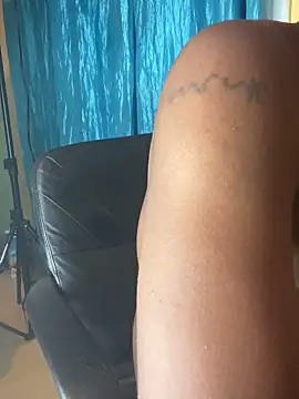 Snapshot of TiltedTen chatting on 12/19/24, 12:45 TiltedTen online show from 12/19/24, 12:45