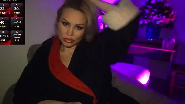 Snapshot of Radmila_Queen_ chatting on 12/10/24, 03:44 Radmila Queen  online show from 12/10/24, 03:44