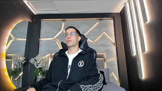 alexgiraldo  online show from 02/28/25, 11:14