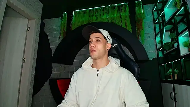 alexgiraldo  online show from 03/18/25, 11:19