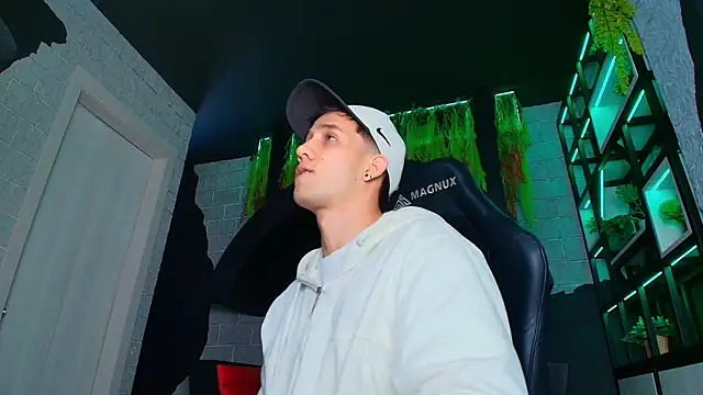 alexgiraldo  online show from 03/18/25, 02:37