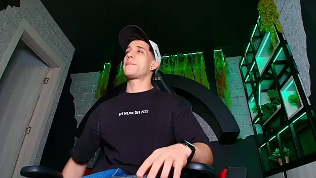 alexgiraldo  online show from 03/20/25, 11:27