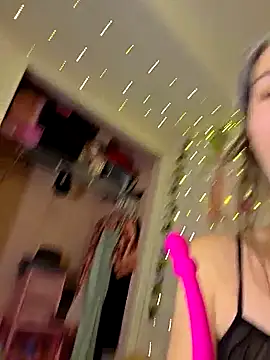 Snapshot of Lilmissvyx chatting on 02/28/25, 02:20 Lilmissvyx online show from 02/28/25, 02:20