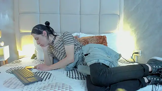 Hecatee 77 online show from 02/11/26, 07:41