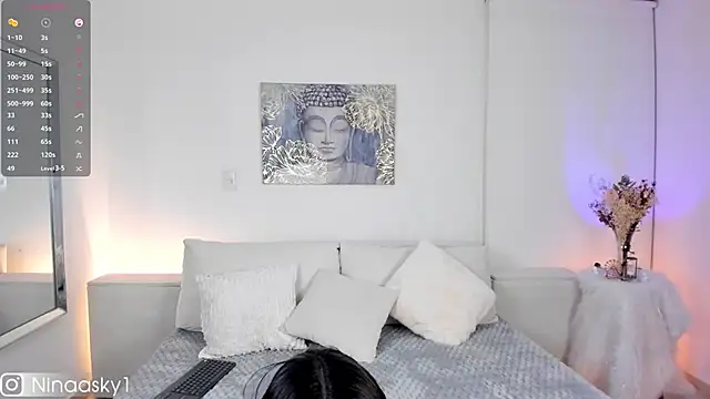 Snapshot of ninaa_sky chatting on 02/11/25, 11:21 ninaa sky online show from 02/11/25, 11:21