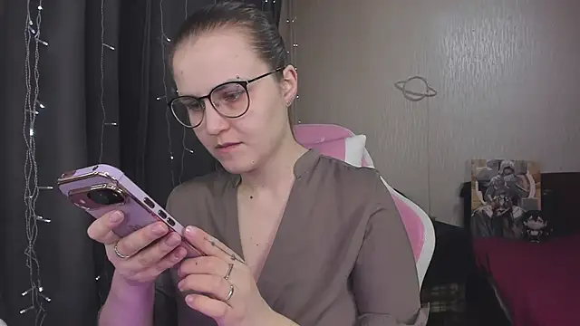 Snapshot of MissBrightShine chatting on 02/10/26, 11:47 MissBrightShine online show from 02/10/26, 11:47