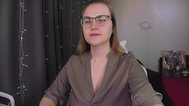 Snapshot of MissBrightShine chatting on 02/14/26, 10:45 MissBrightShine online show from 02/14/26, 10:45