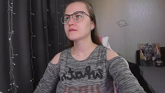 Snapshot of MissBrightShine chatting on 02/15/26, 11:08 MissBrightShine online show from 02/15/26, 11:08