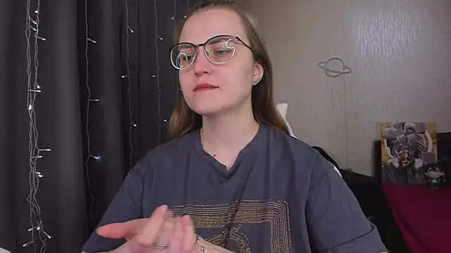 Snapshot of MissBrightShine chatting on 02/17/26, 10:45 MissBrightShine online show from 02/17/26, 10:45