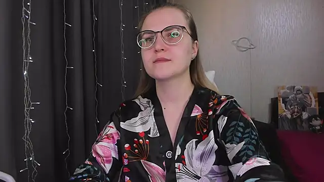 Snapshot of MissBrightShine chatting on 02/18/26, 12:23 MissBrightShine online show from 02/18/26, 12:23